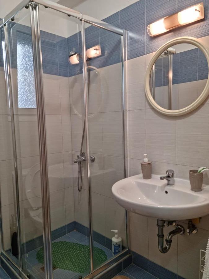 Lirika'S Airport House Apartman Ártemida Kültér fotó