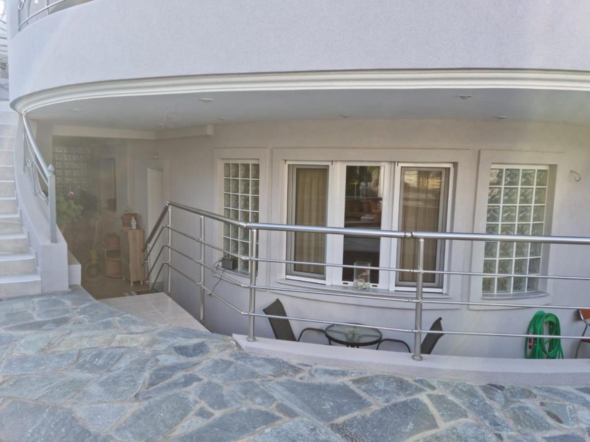 Lirika'S Airport House Apartman Ártemida Kültér fotó