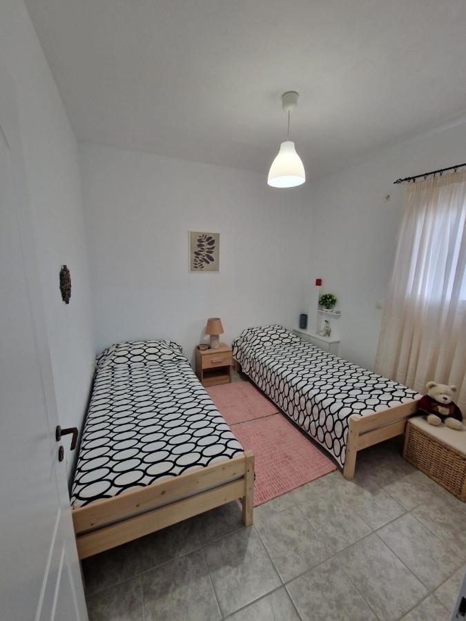 Lirika'S Airport House Apartman Ártemida Kültér fotó