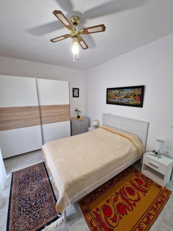 Lirika'S Airport House Apartman Ártemida Kültér fotó